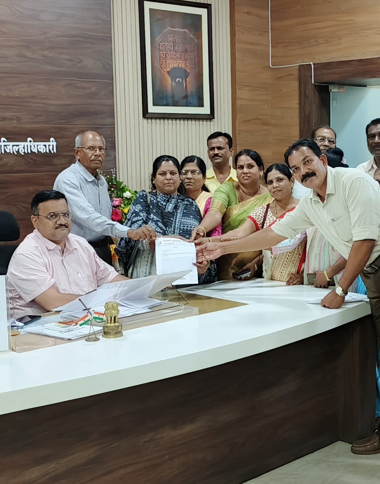 महाराष्ट्रात दारू विक्रेत्यांचे सरकार !                 – उमेश मेश्राम