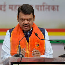 देवेंद्र फडणवीस यांची बोचरी टीका; “उद्धव ठाकरे कधी कधी इतकं बाळबोध बोलतात की…”